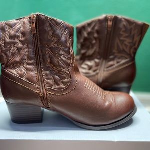 Torrid size 9 cowboy booties
